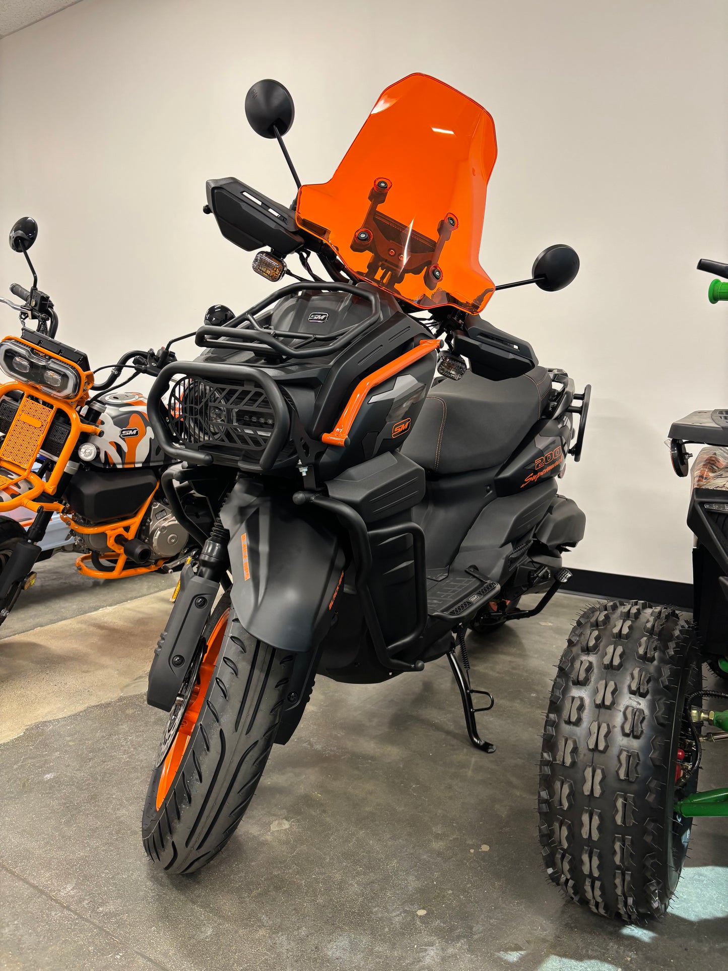 Supermach 200EFI TANK Scooter