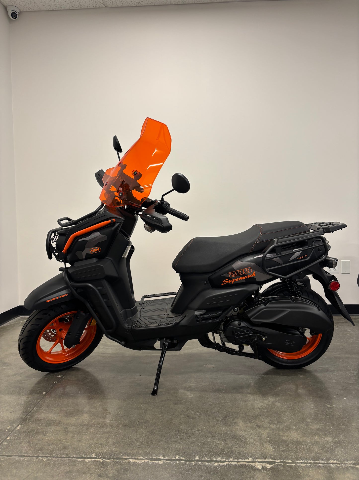 Supermach 200EFI TANK Scooter