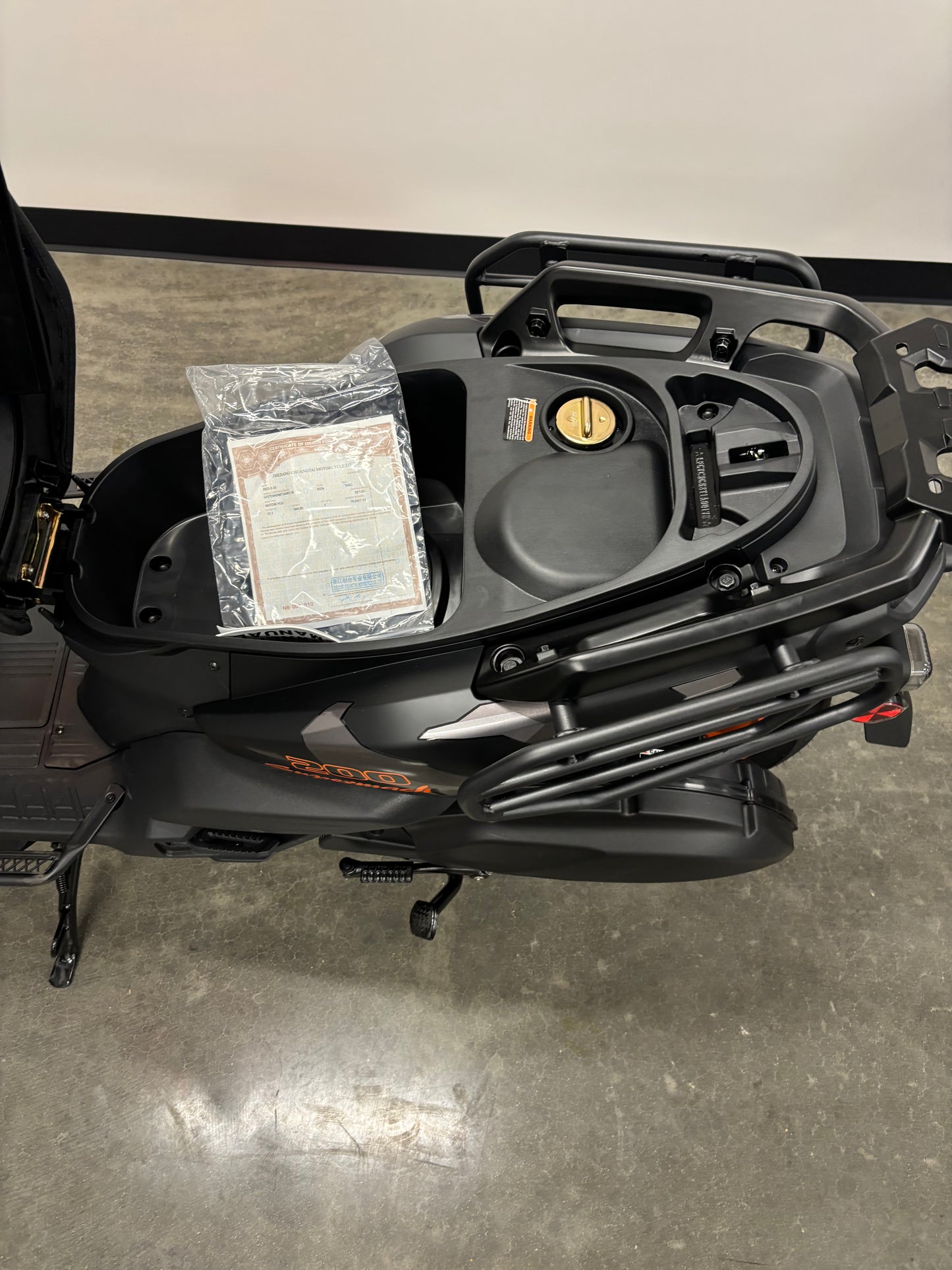Supermach 200EFI TANK Scooter